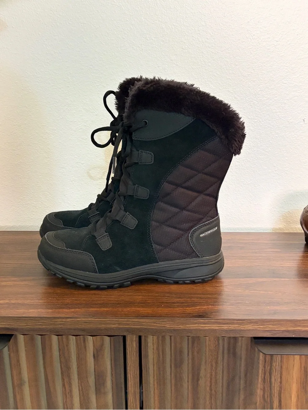 Columbia Women's Black Suede Faux-Fur Lace-Up Winter Boots